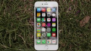Pregled Apple iPhone 6: uspravno