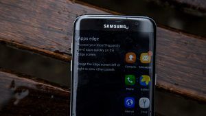 Samsung Galaxy S7 Edge - detailní okrajová obrazovka