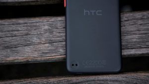 Επανεξέταση HTC Desire 530: Κάτω πίσω