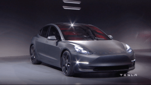 Tesla Model 3 뉴스, 사양, 영국 가격 및 출시일 : Musk, 내부 세부 정보 유출