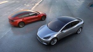 Tesla Model 3: Ni solide grunner til at du skal tro sprøytenarkomanen