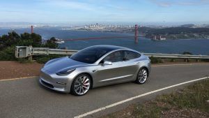 Η Tesla προωθεί το μοντέλο S σε επίπεδο εισόδου για τους πελάτες του Model 3 για τη μείωση του χρόνου αναμονής