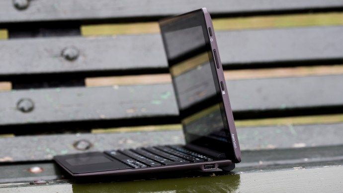 Ulasan Acer Aspire Switch 10 E: Dalam mode laptop, buka