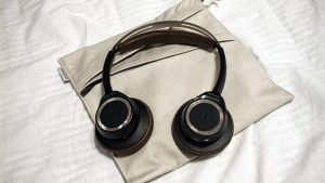 best_headphones_in_2017 _-_ plantronics_backbeat_sense