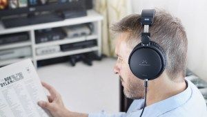 „best_headphones_soundmagic_hp151“