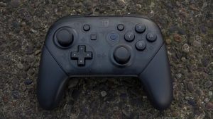 nflix_switch_review_pro_controller_front_on