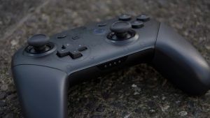 nflix_switch_review_pro_controller_player_light