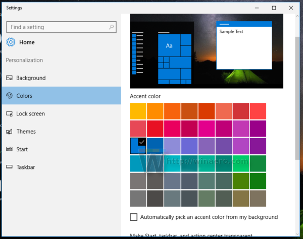 Windows 10 con barra de tareas y fondo de pantalla de XP