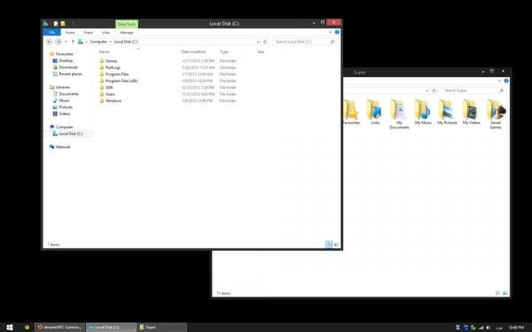 Domyślny motyw systemu Windows 8 z białym tekstem na paskach tytułu