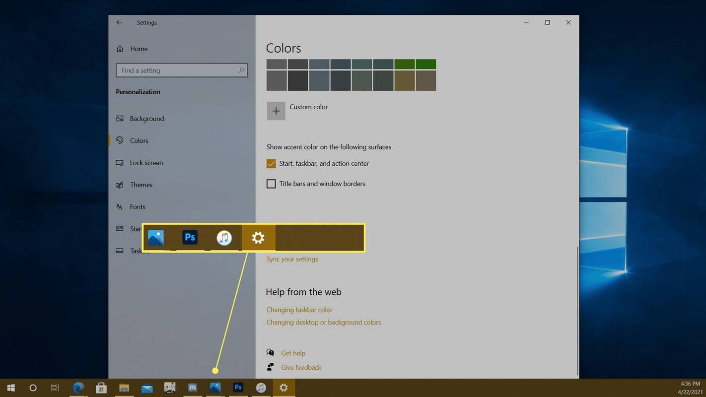 Una barra de tasques de Windows amb un color personalitzat.