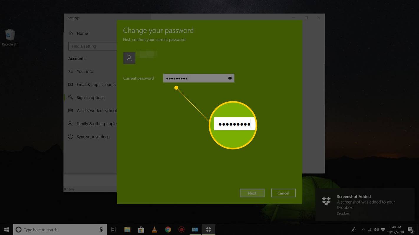 Izpolnjeno polje za trenutno geslo v pogovornem oknu za spremembo gesla v sistemu Windows 10