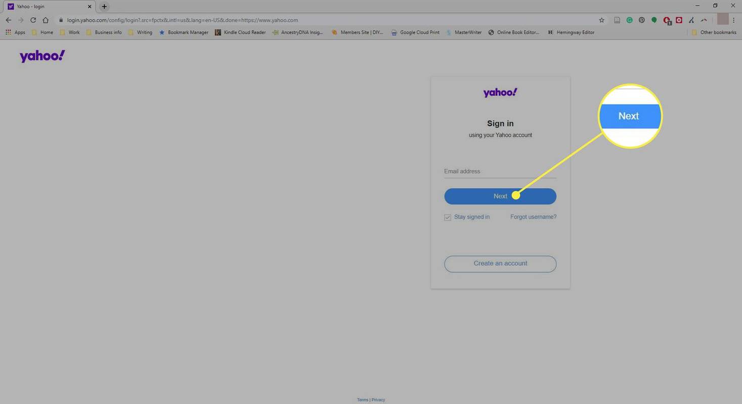 Snímek obrazovky přihlašovací stránky Yahoo se zvýrazněným tlačítkem Další